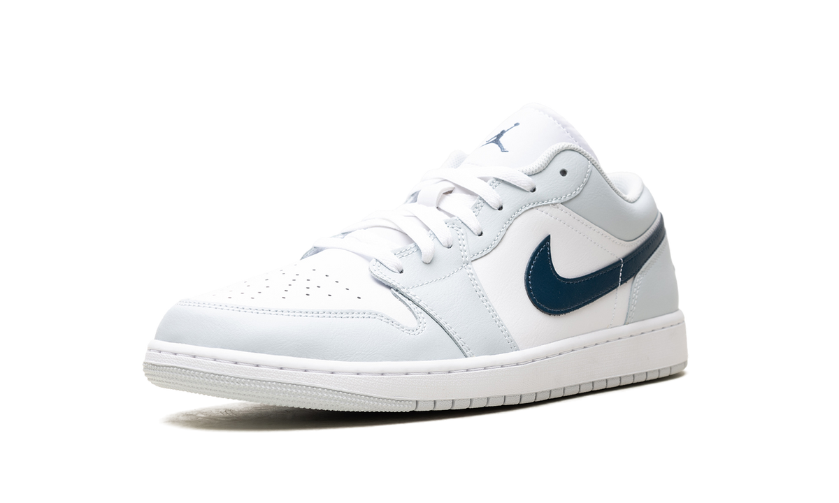 Air Jordan 1 Low Aura / Squadron Blue 553558 400
